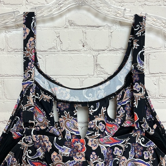 Septangle High Neck Key Hole Tankini Top in Paisley Print - Picture 6 of 12